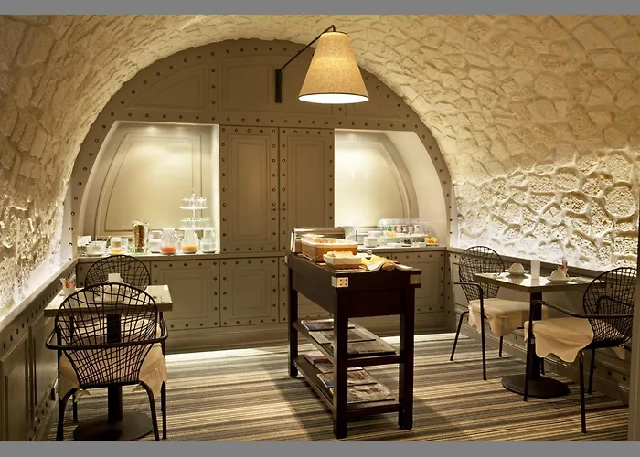 テレーズ ホテル 4*